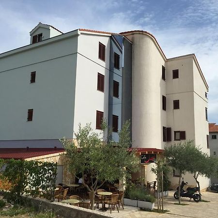 Apartments Villa Cherry Новаля Екстериор снимка
