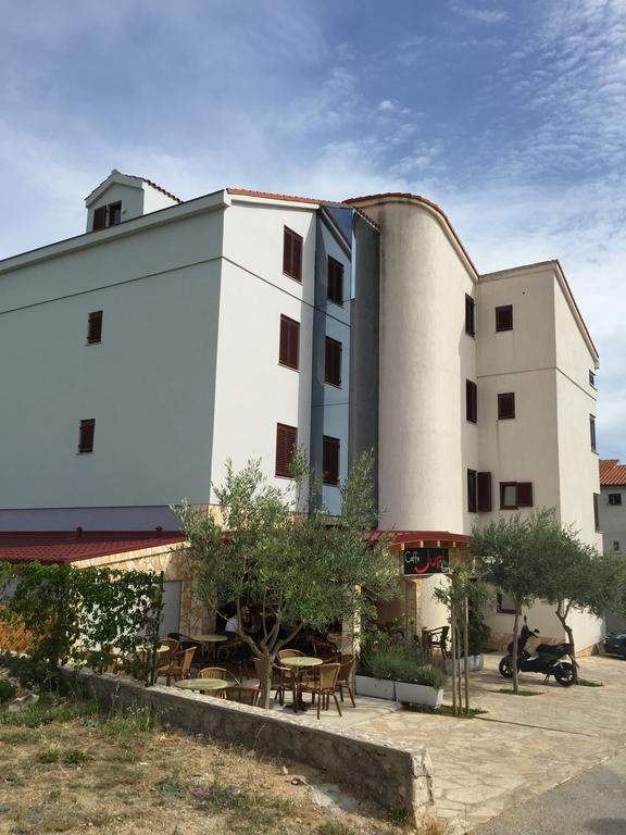 Apartments Villa Cherry Новаля Екстериор снимка
