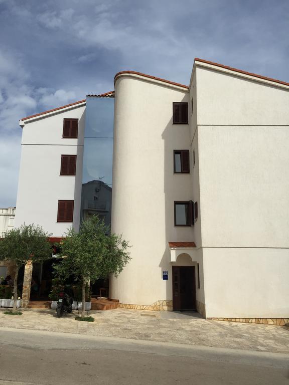 Apartments Villa Cherry Новаля Екстериор снимка